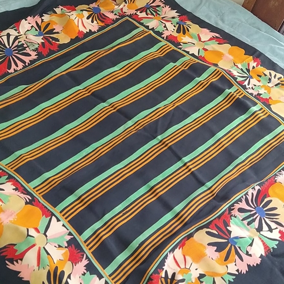 VTG Scarf - Picture 5 of 5